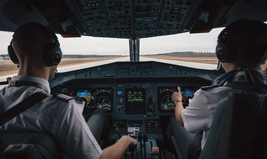 10 Amazing Facts About Commercial Pilots