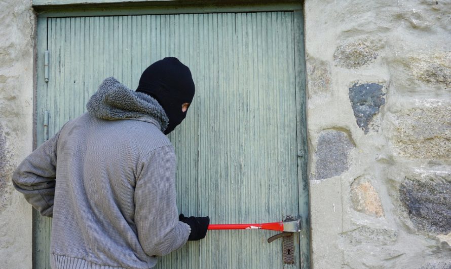 Protect Yourself with 4 Facts About Burglary